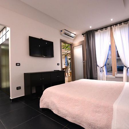 Suite Mimosa Con Piscina - Affitti Brevi Italia Sirmione Dış mekan fotoğraf