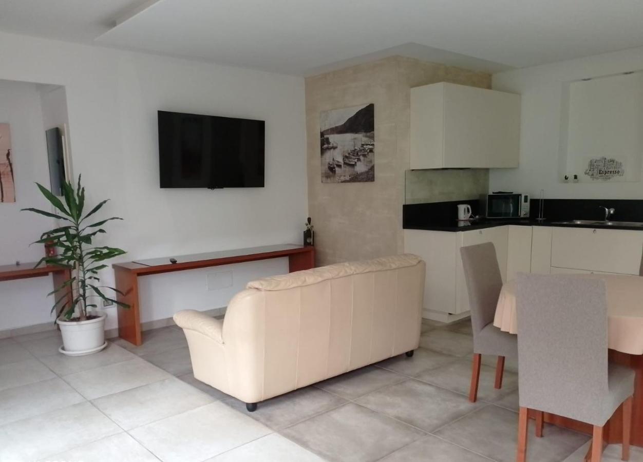 Suite Mimosa Con Piscina - Affitti Brevi Italia Sirmione Dış mekan fotoğraf