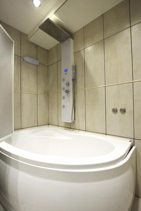Suite Mimosa Con Piscina - Affitti Brevi Italia Sirmione Dış mekan fotoğraf